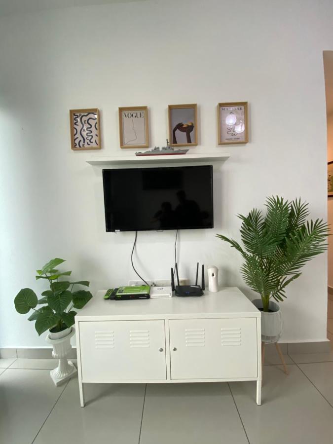 Bangi Almyra Suite Buitenkant foto