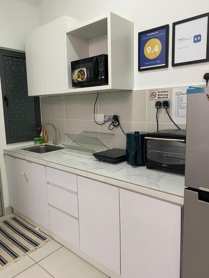 Bangi Almyra Suite Buitenkant foto