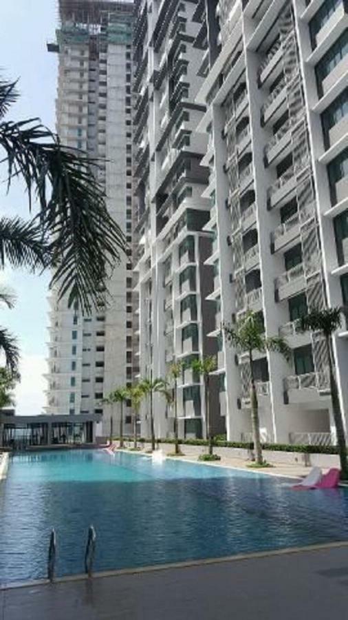 Bangi Almyra Suite Buitenkant foto